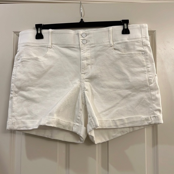 Apt 9 ladies shorts - Picture 1 of 4